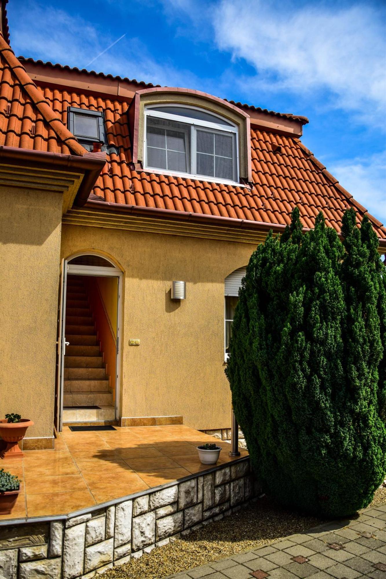 Ambrozia Guesthouse Nagykanizsa Exteriör bild